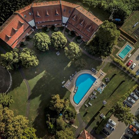 Отель Abbazia Country Club Nemesnep Экстерьер фото