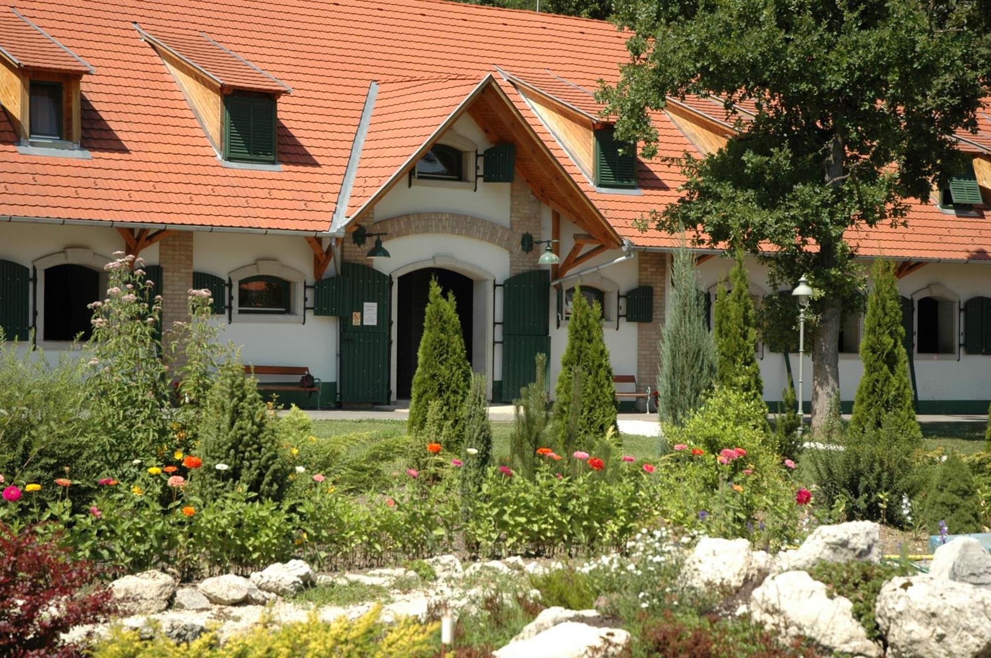 Отель Abbazia Country Club Nemesnep Экстерьер фото