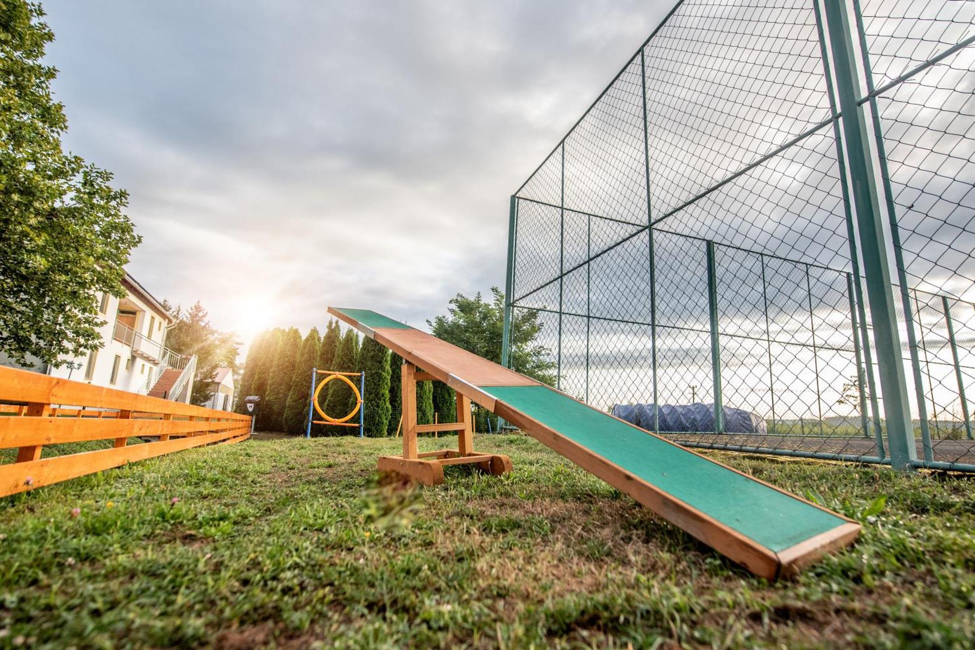 Отель Abbazia Country Club Nemesnep Экстерьер фото
