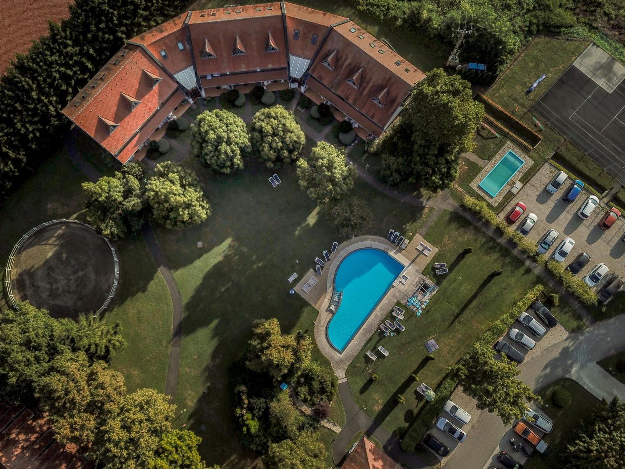 Отель Abbazia Country Club Nemesnep Экстерьер фото