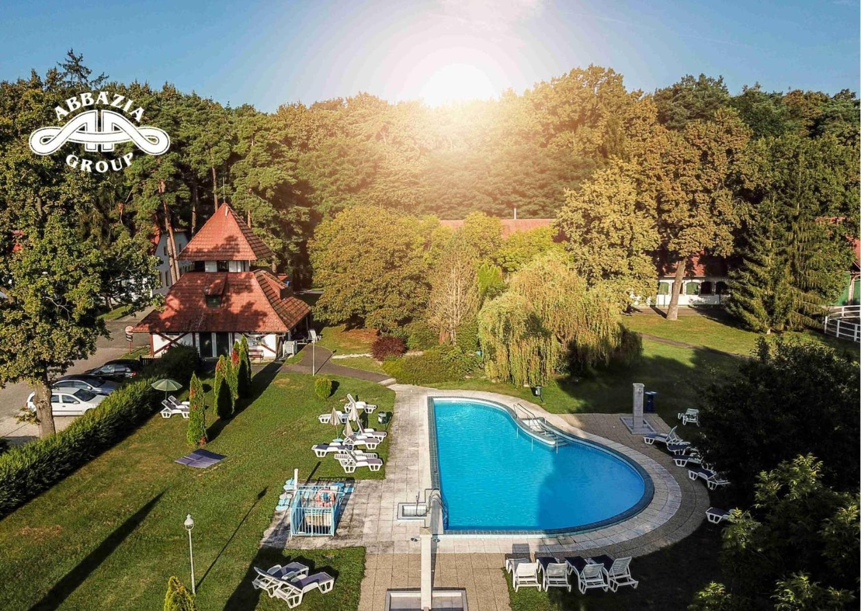 Отель Abbazia Country Club Nemesnep Экстерьер фото