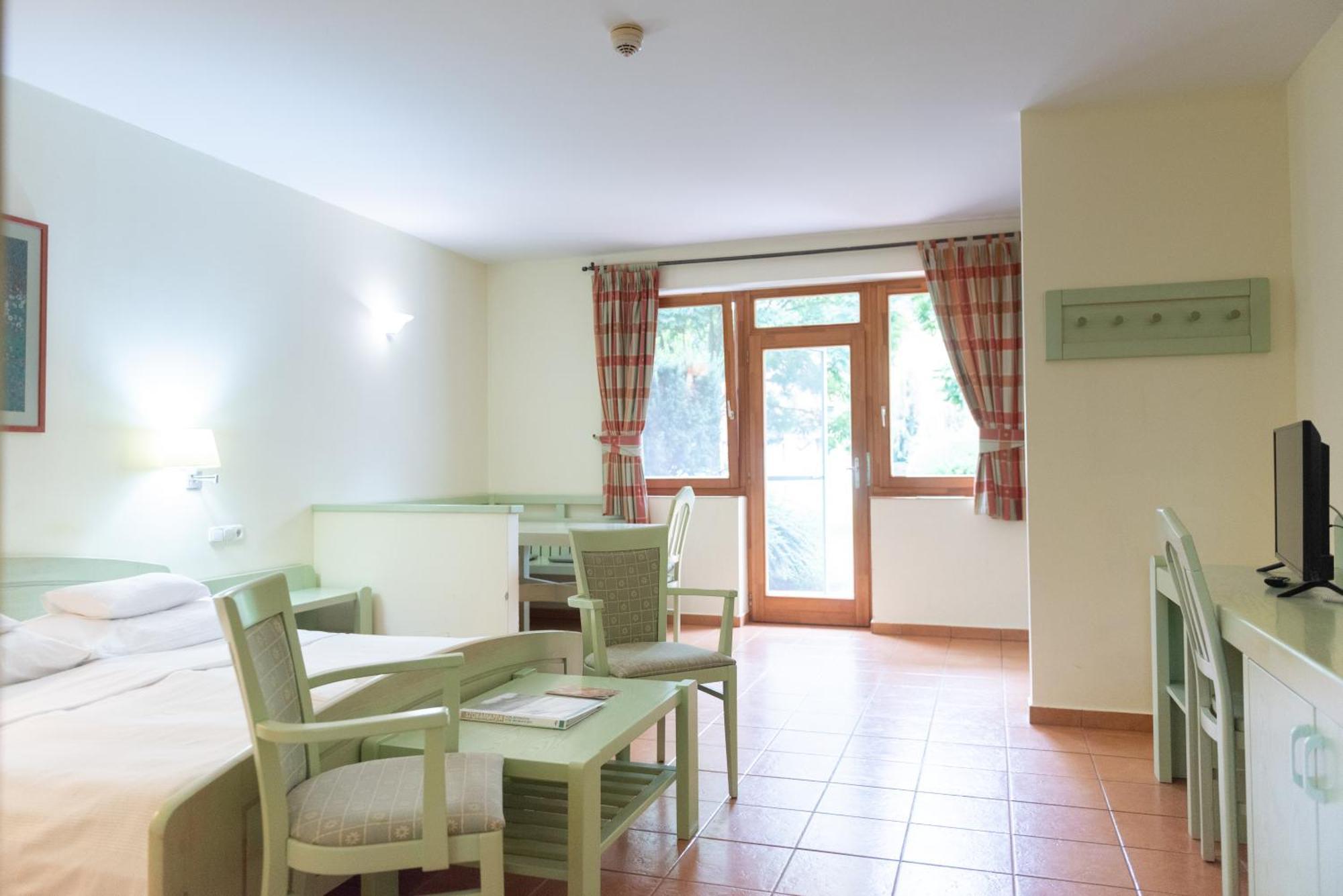 Отель Abbazia Country Club Nemesnep Экстерьер фото